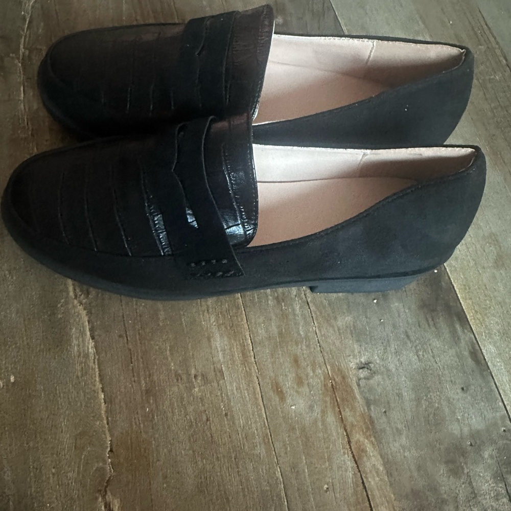 Women’s Black Loafers (Never Worn)